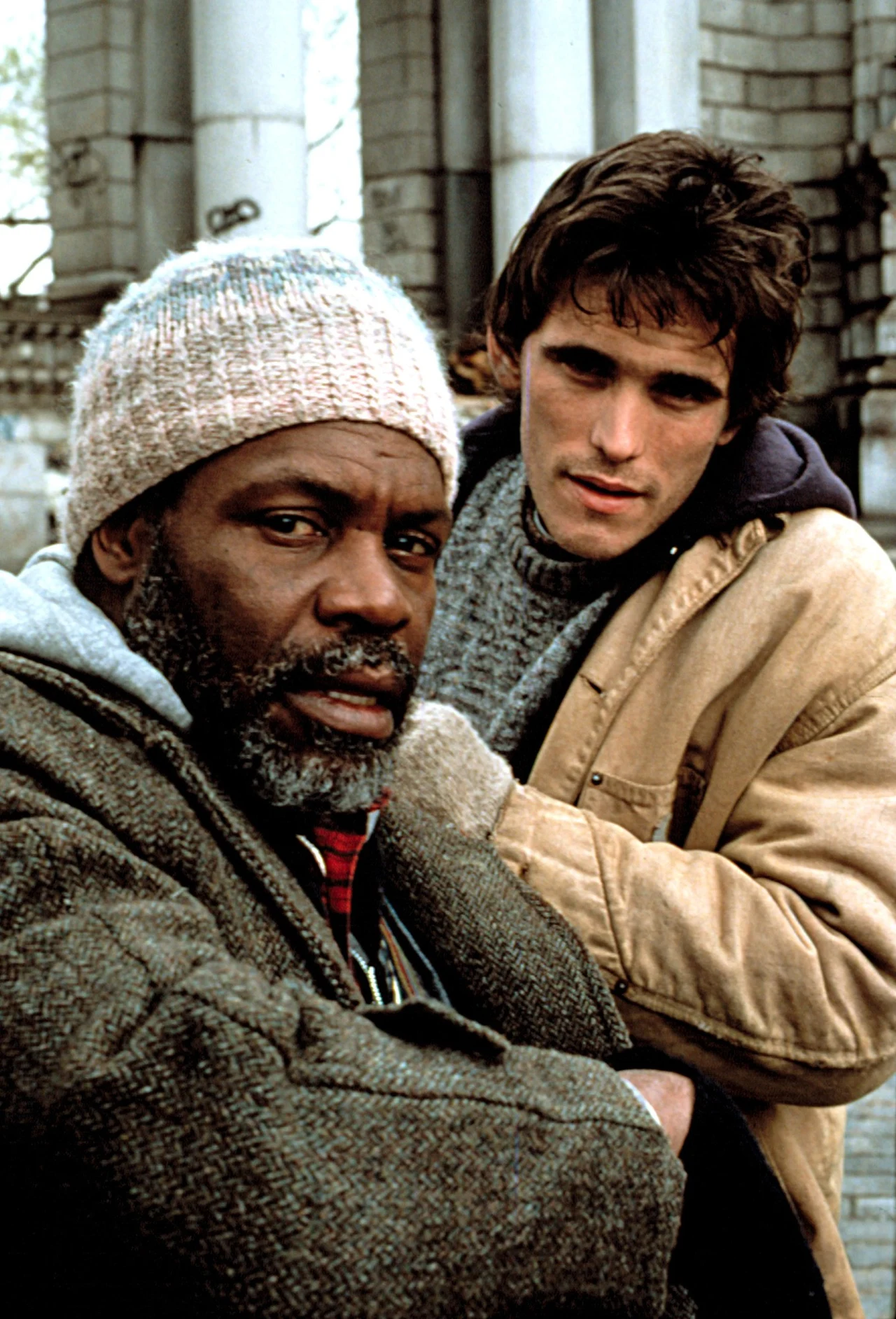 Nominację do nagrody Emmy przyniosła Gloverowi w 1987 roku tytułowa rola w telewizyjnym dramacie o życiu Nelsona Mandeli; aktora mogliśmy również oglądać w reżyserskim debiucie Morgana Freemana "Bopha!" oraz u boku Matta Dillona w "Świętym z Fortu Washington" (na zdjęciu).