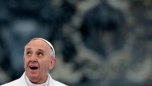 Kwestia przyjmowania migrantów jest jedną z tych, które papież może poruszyć podczas swojej wizyty w Polsce - pisze autor artykułu 