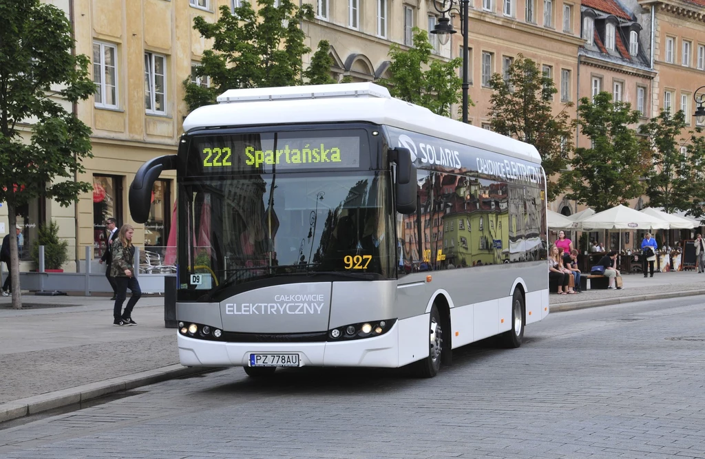 Elektryczny autobus komunikacji miejskiej w Warszawie