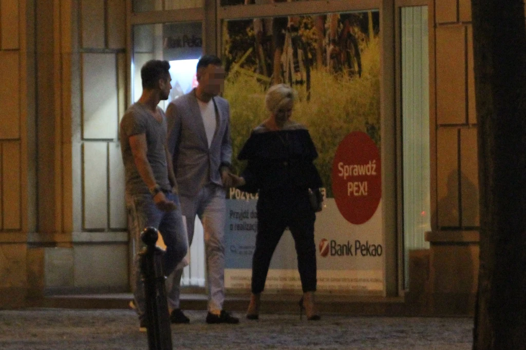 Joanna Racewicz za rękę z przyjacielem Joanna Racewicz za rękę z przyjacielem