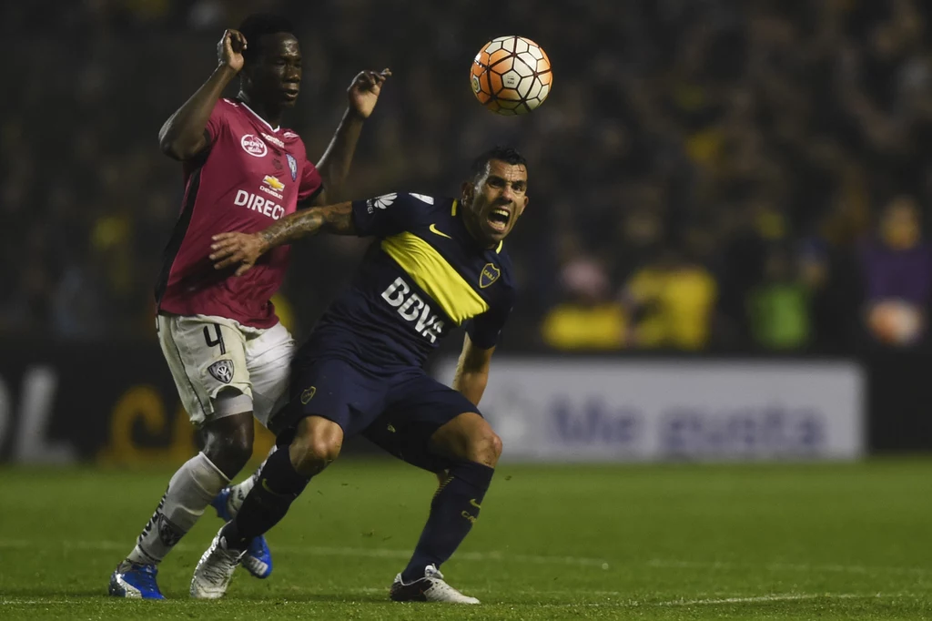 Carlos Tevez (z prawej) w koszulce Boca Juniors Carlos Tevez (z prawej) w koszulce Boca Juniors