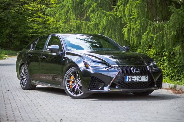 Lexus GS F, tak jak wszystkie mocne Lexusy, korzysta z silnika wolnossącego. Czy to się niebawem zmieni?