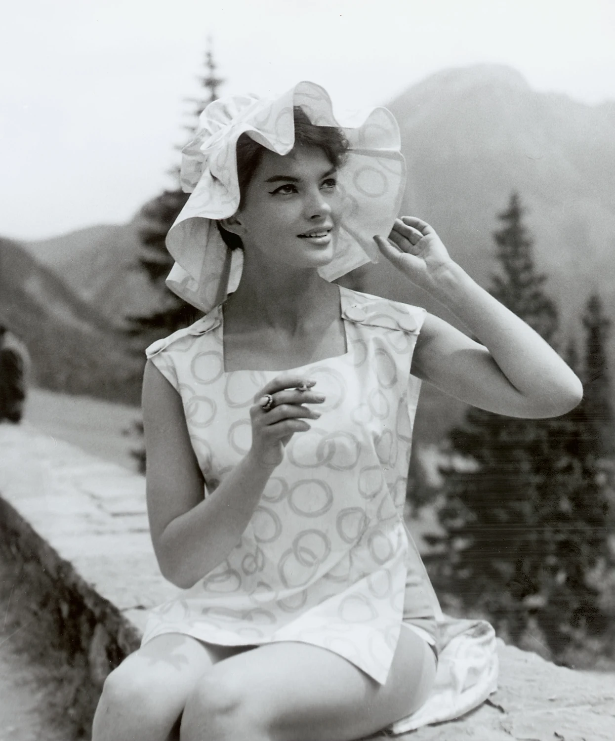 Porównywano ją do Avy Gardner i Audrey Hepburn. Ona jednak nie czuła się gwiazdą. Rzadko pojawiała się na salonach, niechętnie mówiła o sobie. "Zachowywała się tak, jakby skrywała w sobie jakąś tajemnicę" - wyznał kiedyś Tadeusz Konwicki.