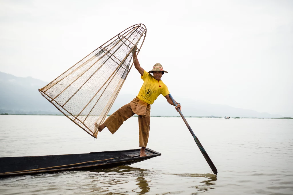 Rybak na jeziorze Inle Lake, Birma