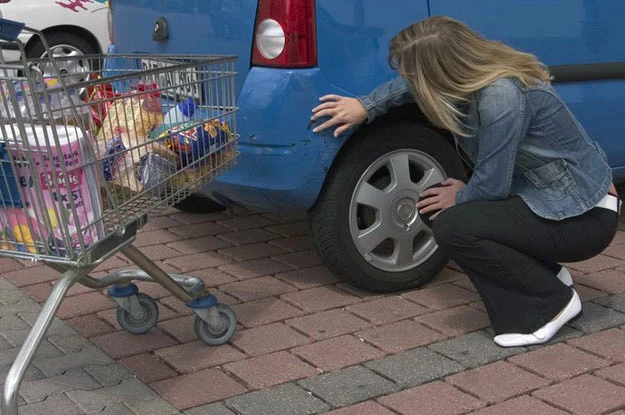 Szkoda parkingowa nie różni się od stłuczki - nie wolno nam po prostu odjechać