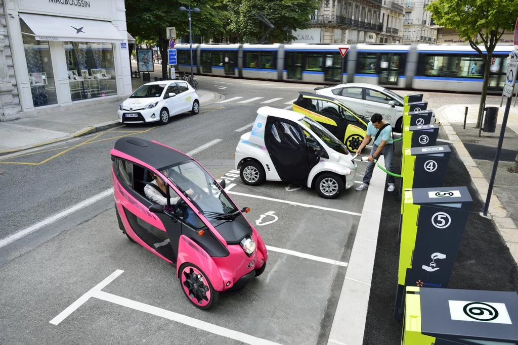 Car-sharing Toyoty w Grenoble