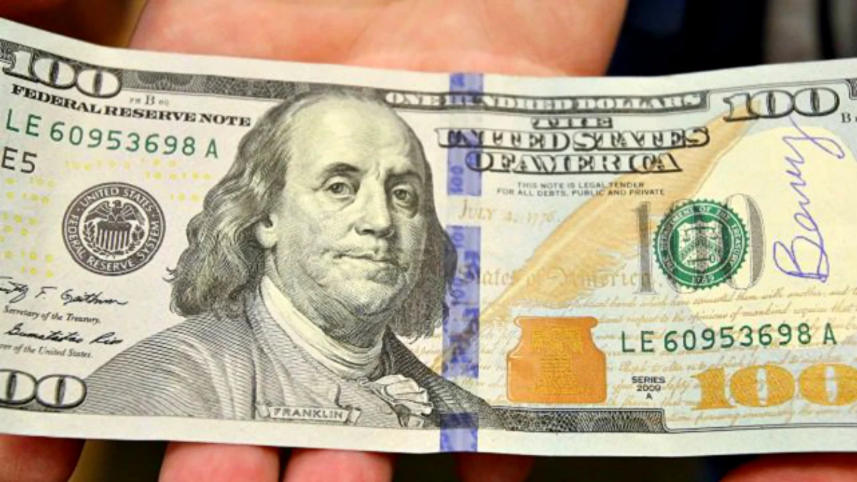 Tajemniczy filantrop rozdał już ponad 50 tys. zielonych. Jego metoda jest naprawdę intrygująca Tajemniczy filantrop rozdał już ponad 50 tys. zielonych. Jego metoda jest naprawdę intrygująca