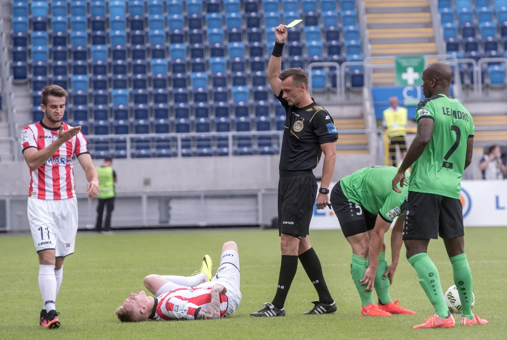 W meczu Górnik - Cracovia więcej było walki niż składnych akcji W meczu Górnik - Cracovia więcej było walki niż składnych akcji