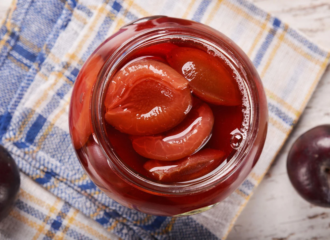 Ze śliwki wiśniowej przygotujemy pyszną nalewkę, kompot oraz sok