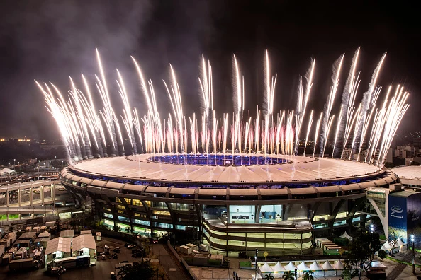 Maracana nocą wygląda jak obiekt nie z tej ziemi