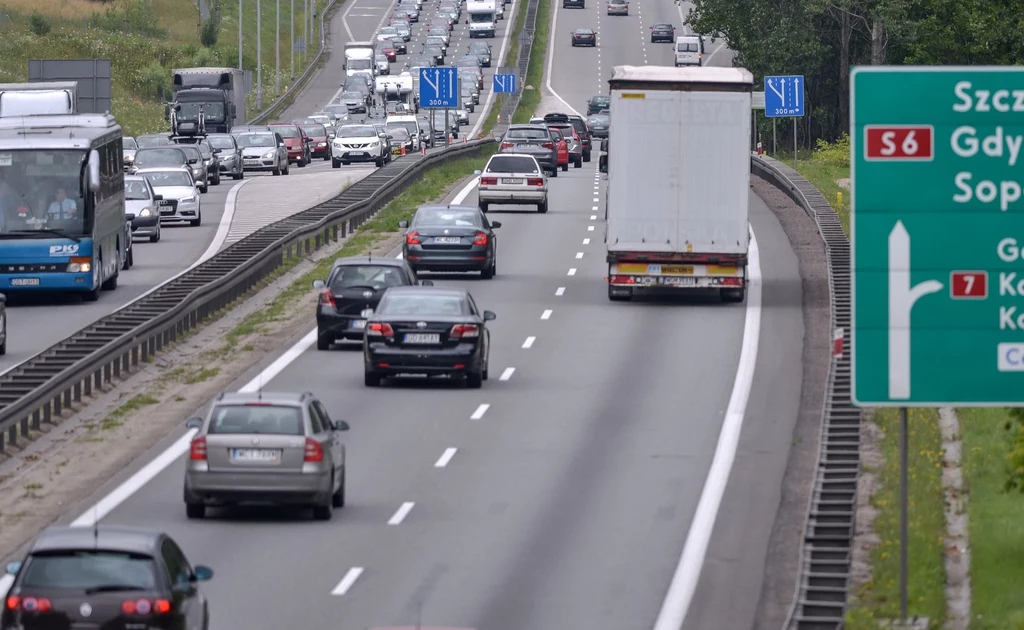 Polscy kierowcy lubią trzymać się lewego pasa, nawet jeśli prawy jest pusty