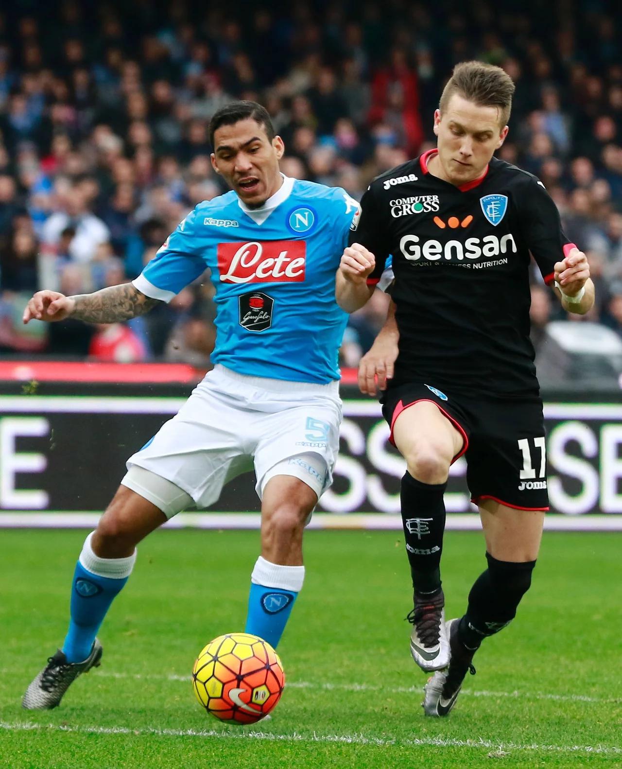 Piotr Zieliński (z prawej) od nowego sezonu będzie grał Napoli