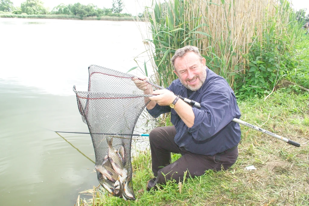Łowienie ryb to jego pasja Łowienie ryb to jego pasja