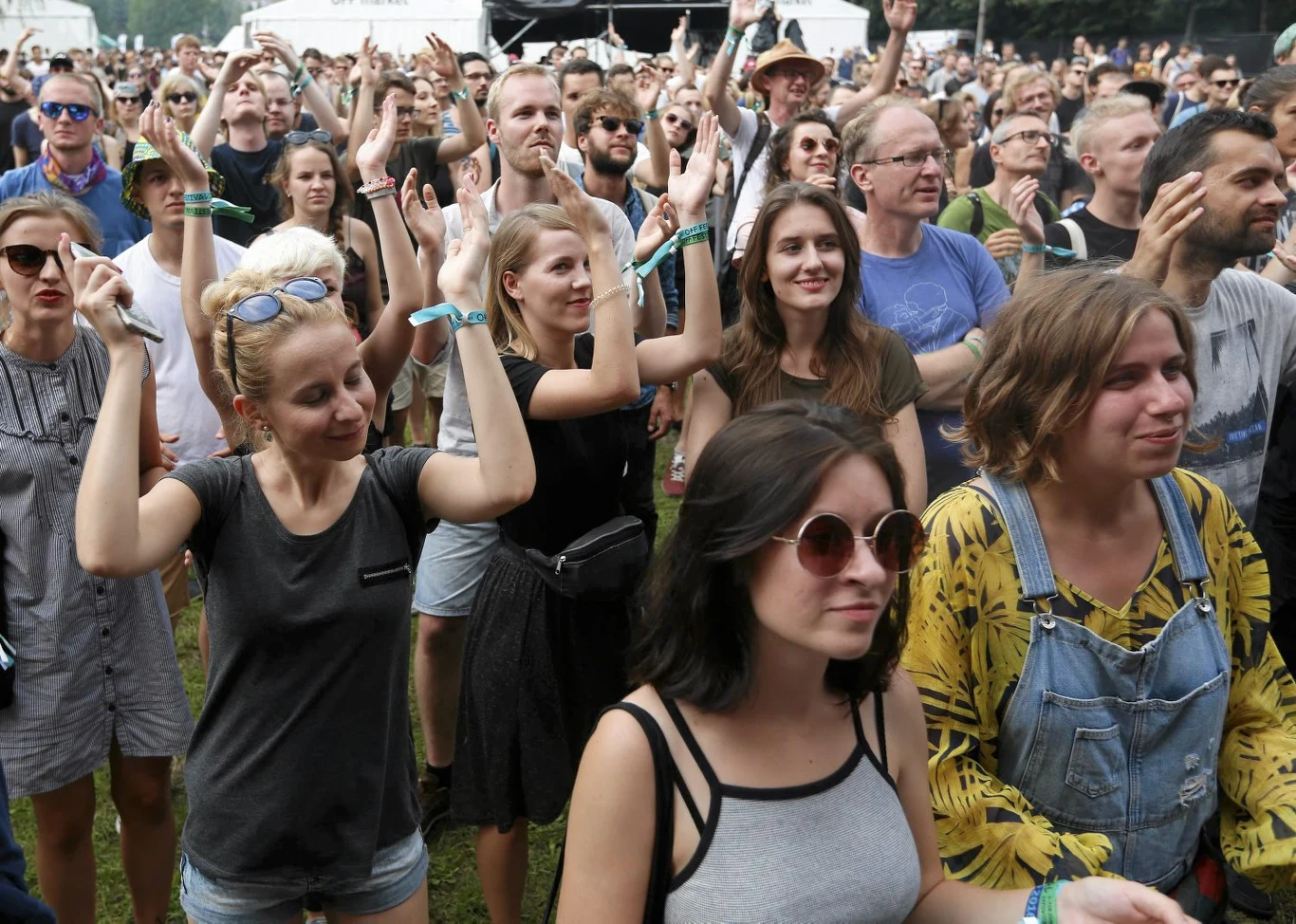 5 sierpnia rozpoczął się OFF Festival. W trakcie pierwszego tłumy pod scenami mogły zobaczyć m.in. koncert Brodki, Devendry Benharta, Clutch, Napalm Death, Yung Leana i Minor Victories. Zobacz zdjęcia publiki