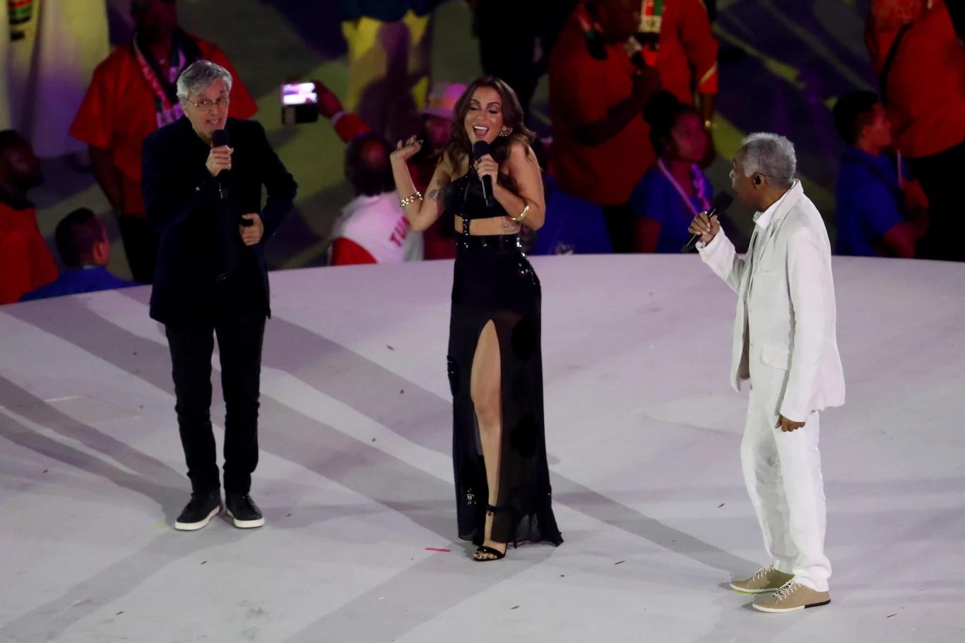 Na scenie wokalistce towarzyszyli Caetano Veloso i Gilberto Gil