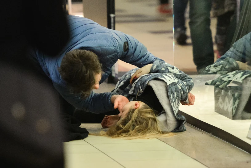 Antek troszczył się o Kasię. Gdy niedawno zemdlała w centrum handlowym, od razu pospieszył na ratunek