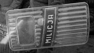 Milicja brutalnie pobiła osiemdziesięciu internowanych