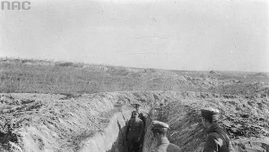 Józef Piłsudski w okopach Legionów Polskich nad Nidą. Zdjęcie z 1915 roku