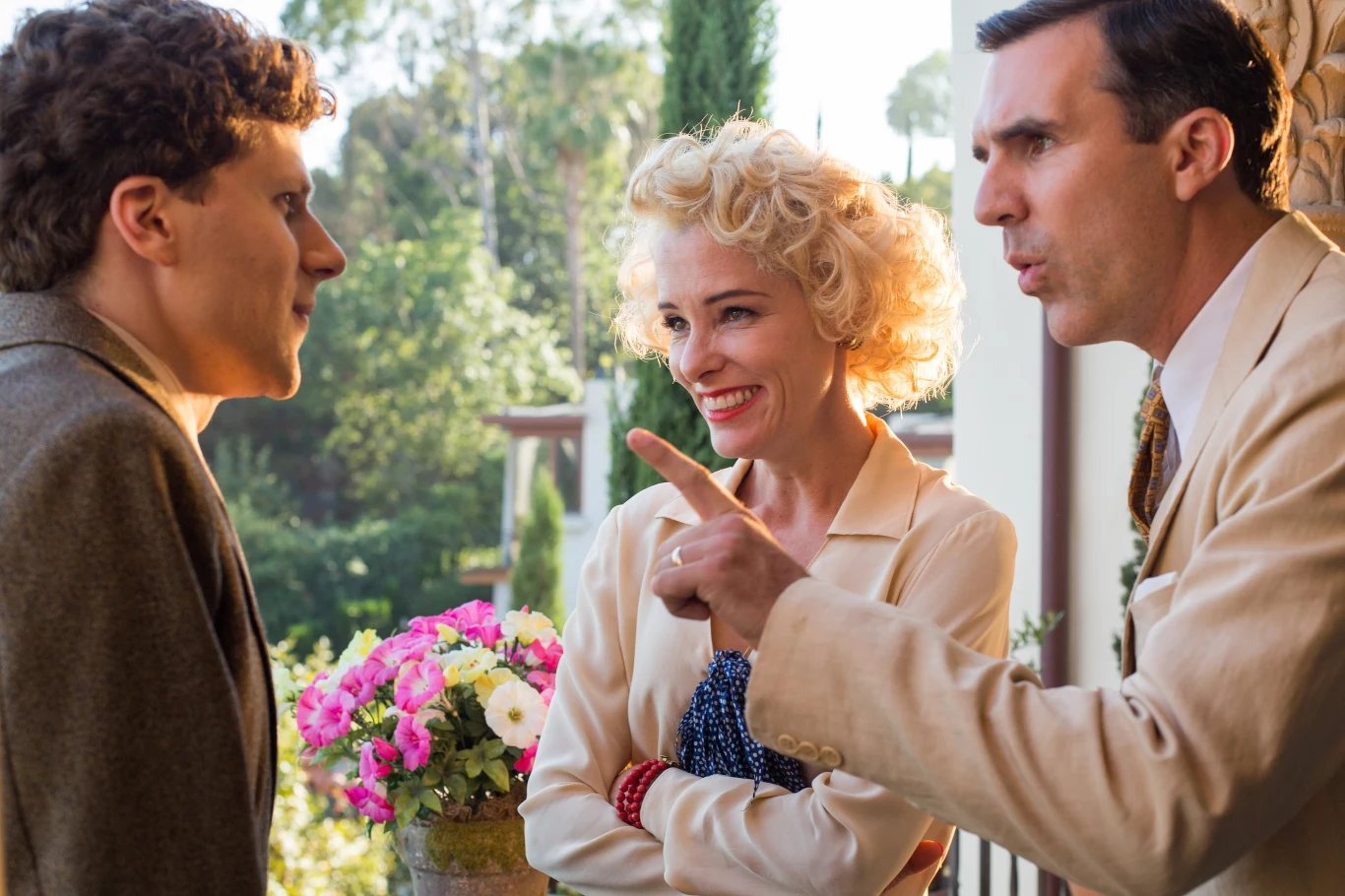 Jesse Eisenberg, Parker Posey i  Paul Schneider w scenie z filmu "Śmietanka towarzyska"