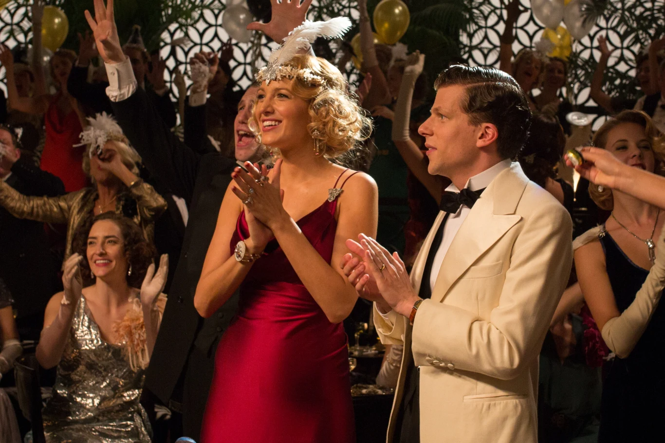 Blake Lively i Jesse Eisenberg w scenie z filmu "Śmietanka towarzyska"