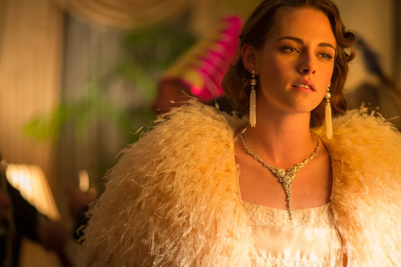 Kristen Stewart w scenie z filmu "Śmietanka towarzyska"