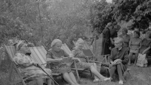 Wczasy dla seniorów w ogródkach działkowych