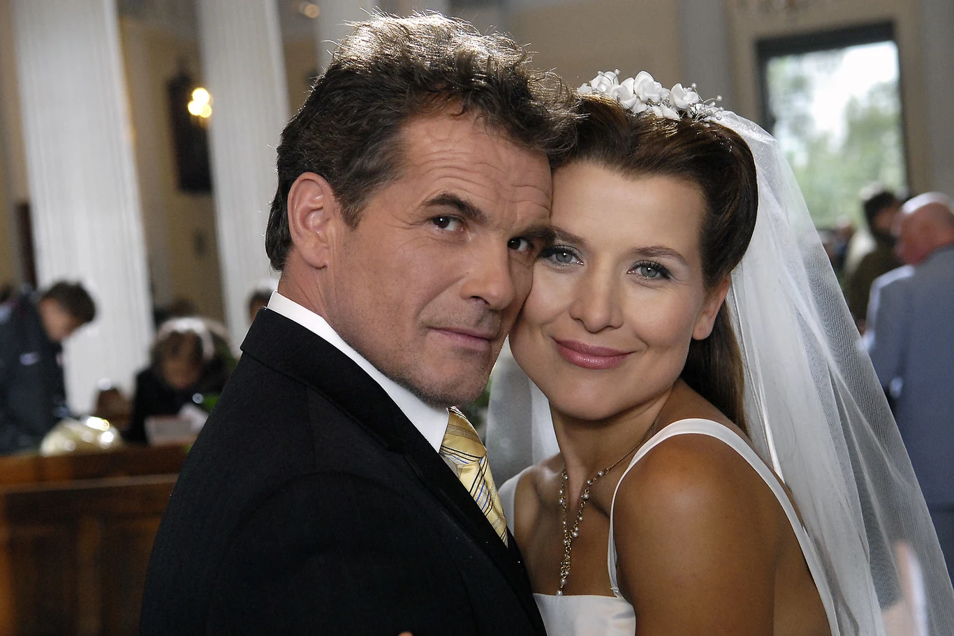 Aktorską karierę rozpoczęła od występów w telewizyjnych produkcjach. W serialach "Ekipa", "Magda M." czy "Odwróceni" wcielała się w postaci zdecydowanych, silnych kobiet. Ma też za sobą ekranowe małżeństwo. W "Kryminalnych" poślubiła bohatera granego przez Marka Włodarczyka.

 