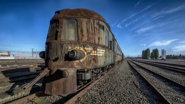 Rdzewiejący na bocznicy skład Orient Expressu