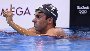 Włoch Paltrinieri po dopłynięciu do mety wyścigu na 1500 metrów