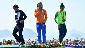 Sharon Van Rouwendaal (w środku), Rachele Bruni (z lewej) i Poliana Okimoto