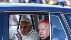 Papież Franciszek i kard. Stanisław Dziwisz podczas ŚDM w Krakowie 