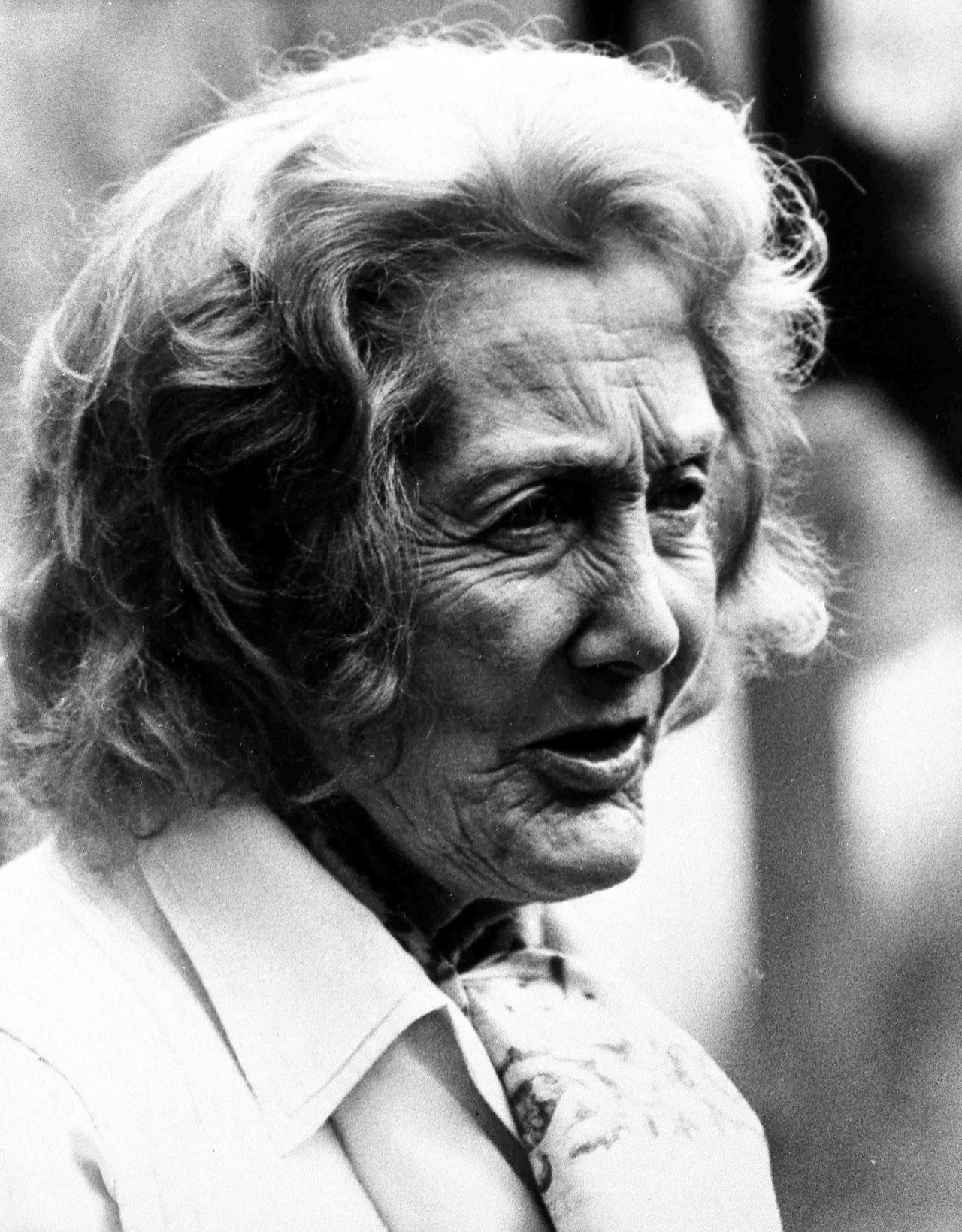 Beryl była jednym z pierwszych „pilotów buszu”, zajmujących się m.in. tropieniem słoni z samolotu Beryl była jednym z pierwszych „pilotów buszu”, zajmujących się m.in. tropieniem słoni z samolotu