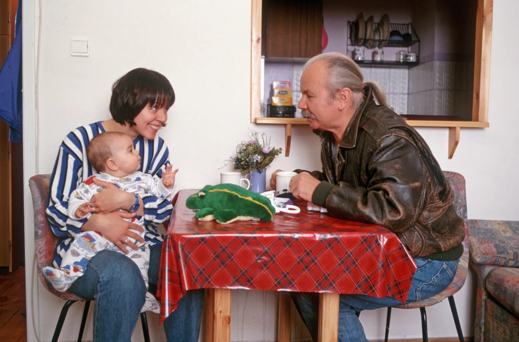 Marek Kotański z córką i wnuczką
