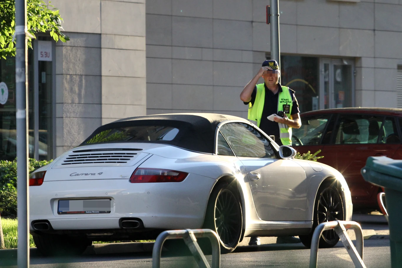 Doda zaparkowała w niedozwolonym miejscu! Doda zaparkowała w niedozwolonym miejscu!