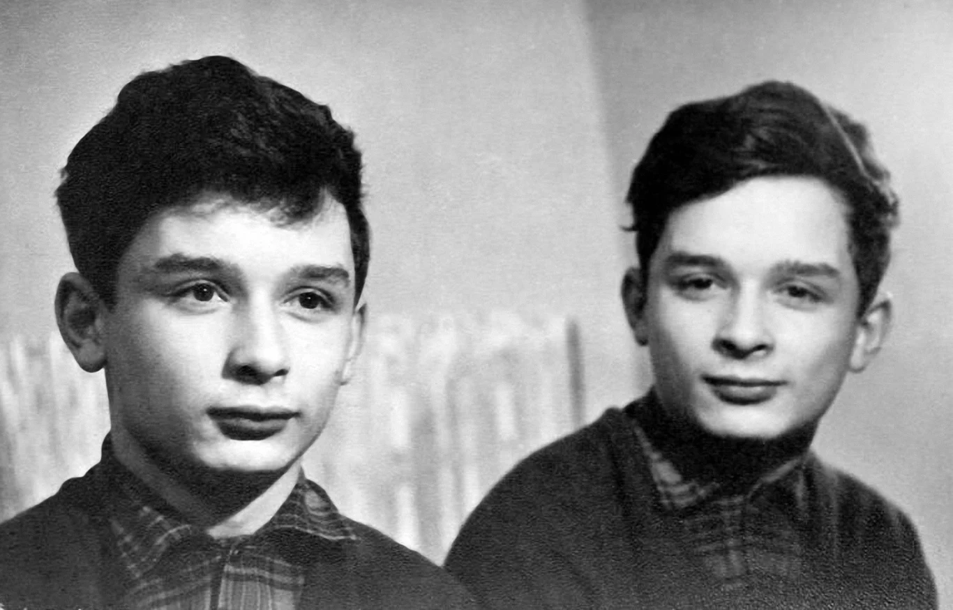 Jarosław i Lech Kaczyńscy w czasach licealnych Jarosław i Lech Kaczyńscy w czasach licealnych