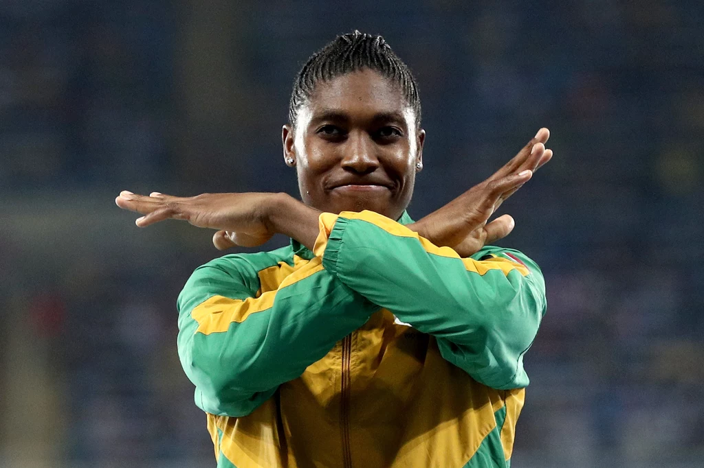 Caster Semenya ma 25 lat i od lat zastanawiano się, czy rzeczywiście jest kobietą. Caster Semenya ma 25 lat i od lat zastanawiano się, czy rzeczywiście jest kobietą.