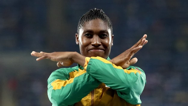 Caster Semenya ma 25 lat i od lat zastanawiano się, czy rzeczywiście jest kobietą. 