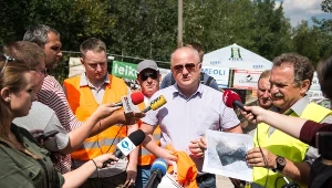 Kierownik budowy Tomasz Siwiec oraz rzecznik odkrywców, Andrzej Gaik