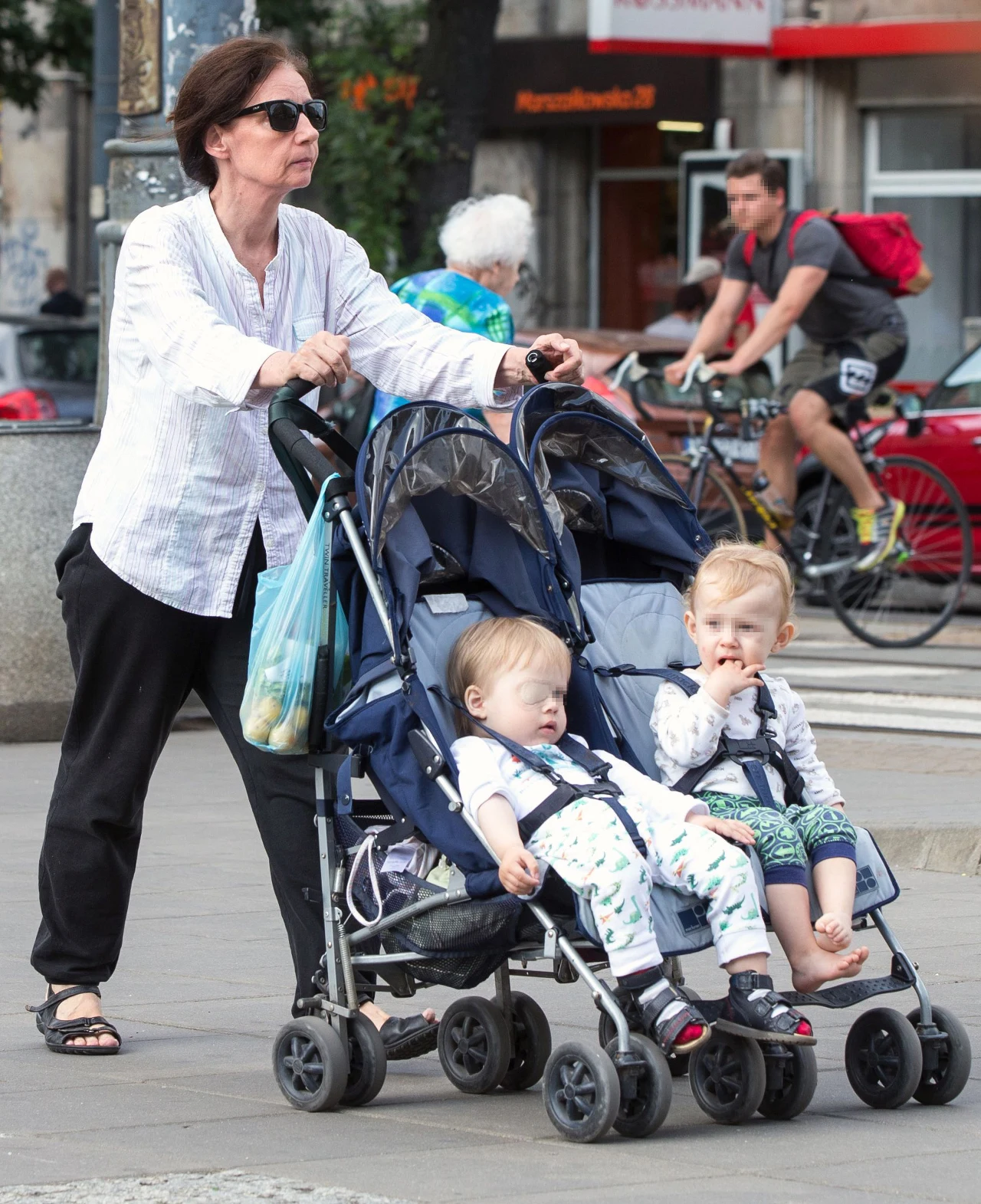 Barbara Sienkiewicz z dziećmi na spacerze! Barbara Sienkiewicz z dziećmi na spacerze!