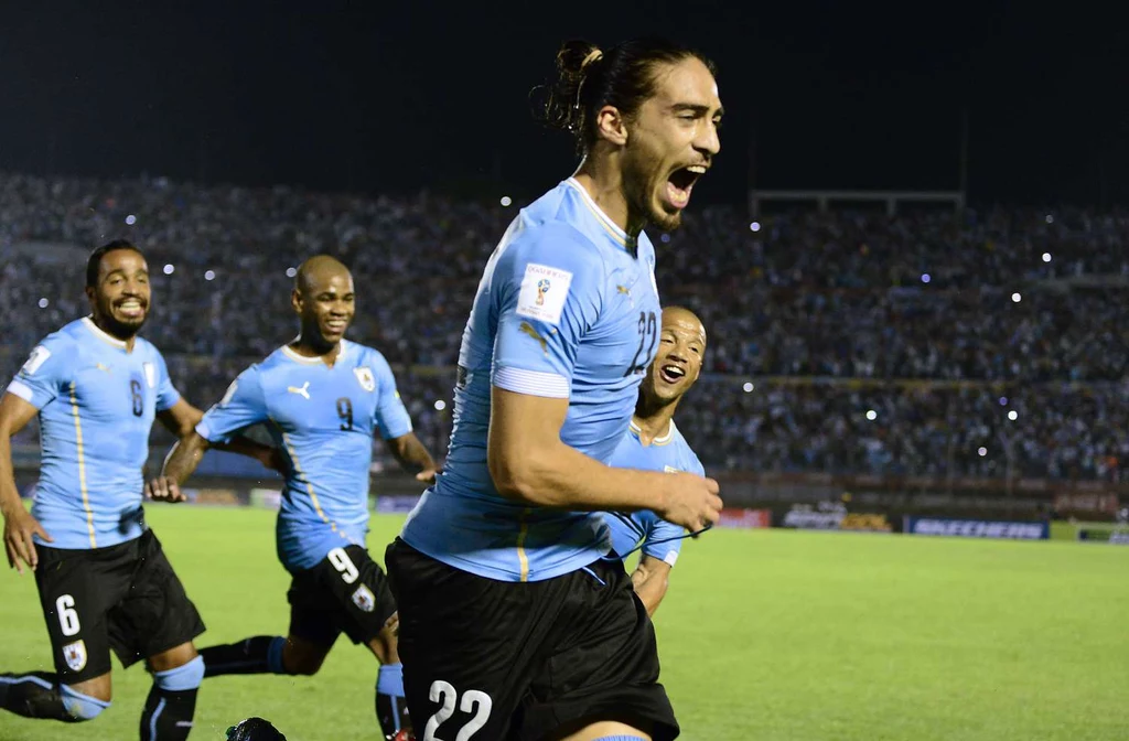 Martin Caceres świętuje strzelenie bramki podczas Copa America Martin Caceres świętuje strzelenie bramki podczas Copa America