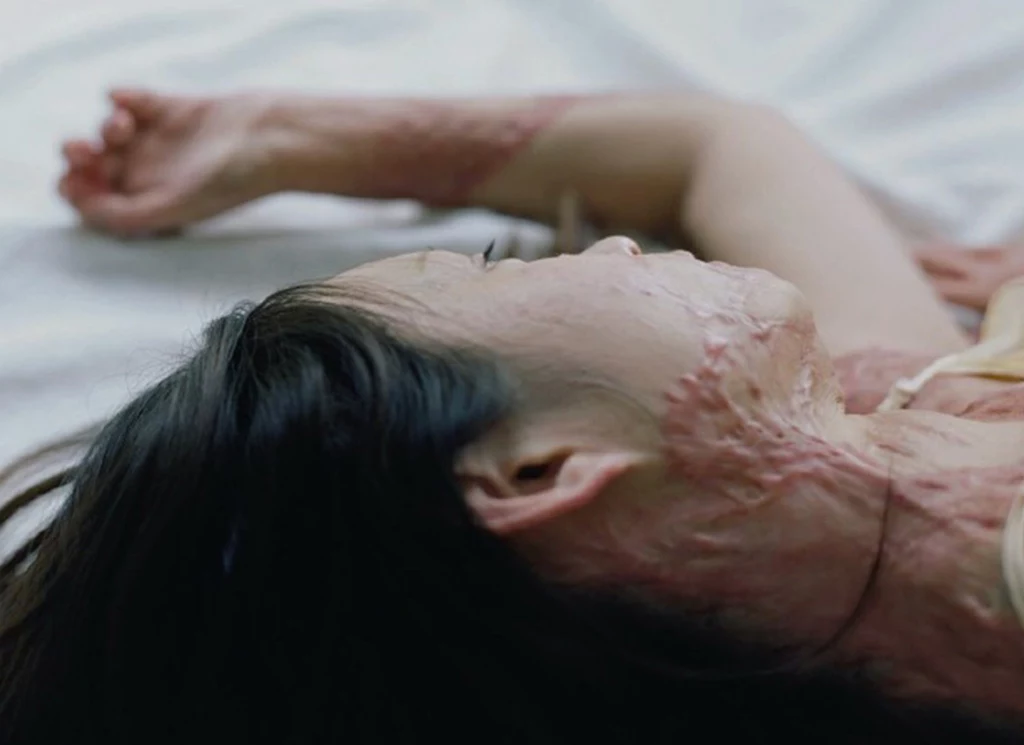 Największych obrażeń Zhou doznała w okolicy twarzy i szyi