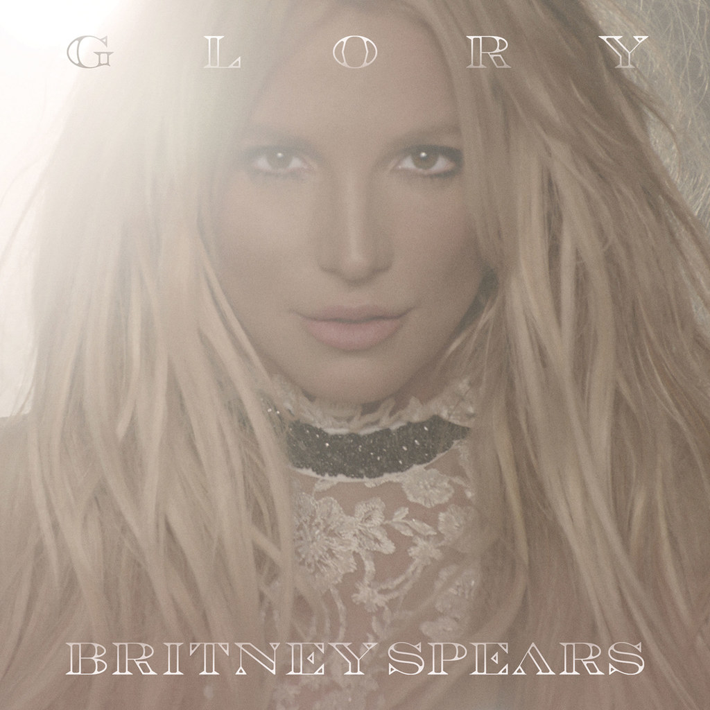 Britney Spears na okładce "Glory"