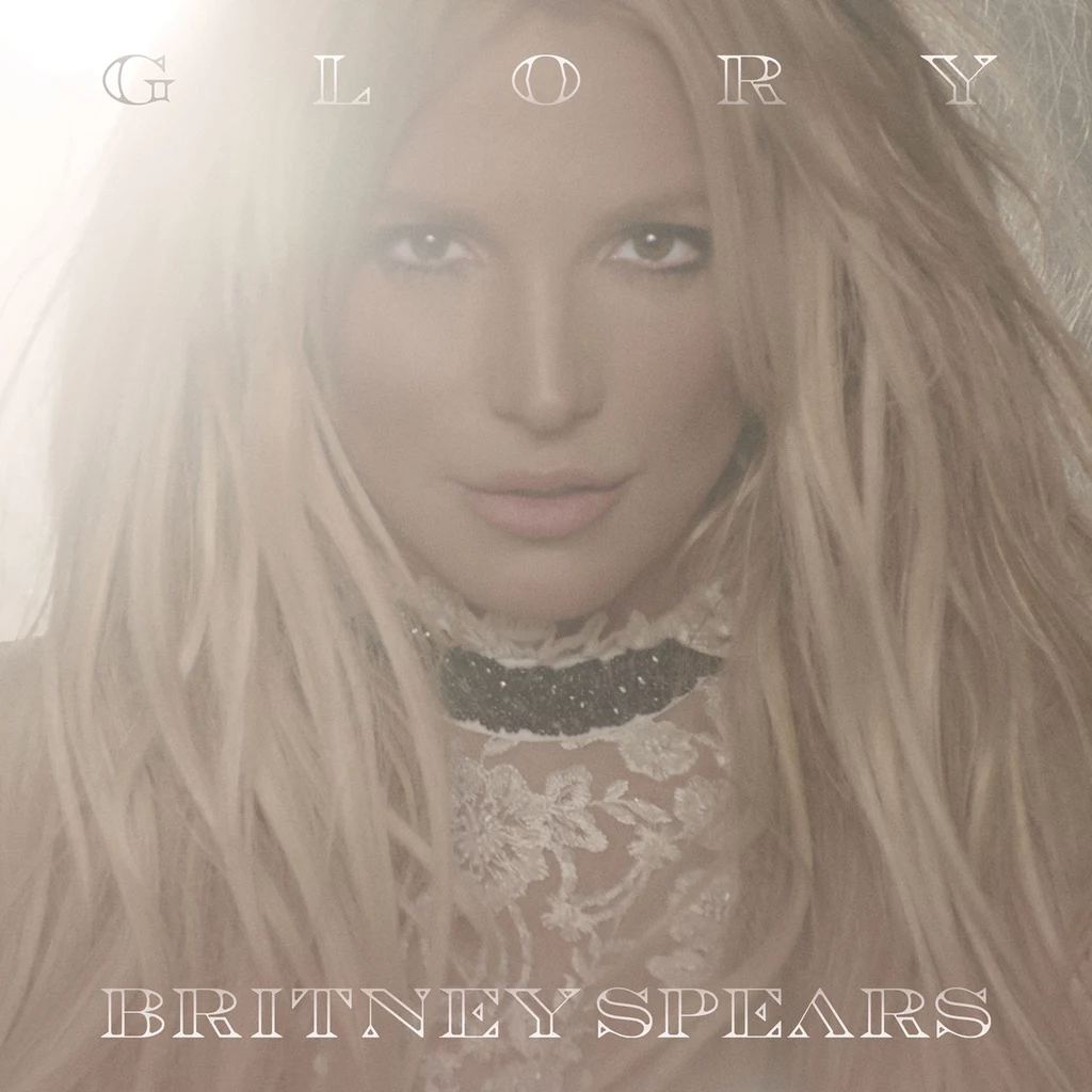 Britney Spears na okładce "Glory"