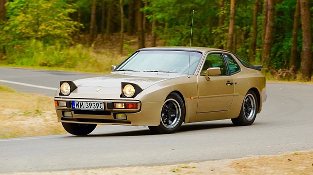 Porsche 944