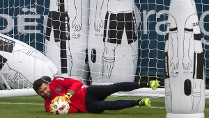 Salvatore Sirigu podczas treningu PSG