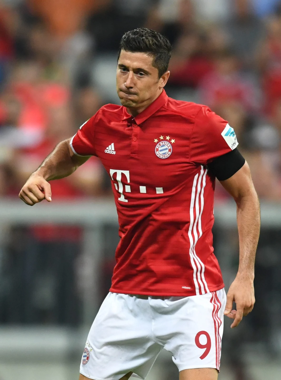 Robert Lewandowski cieszy się z gola Robert Lewandowski cieszy się z gola