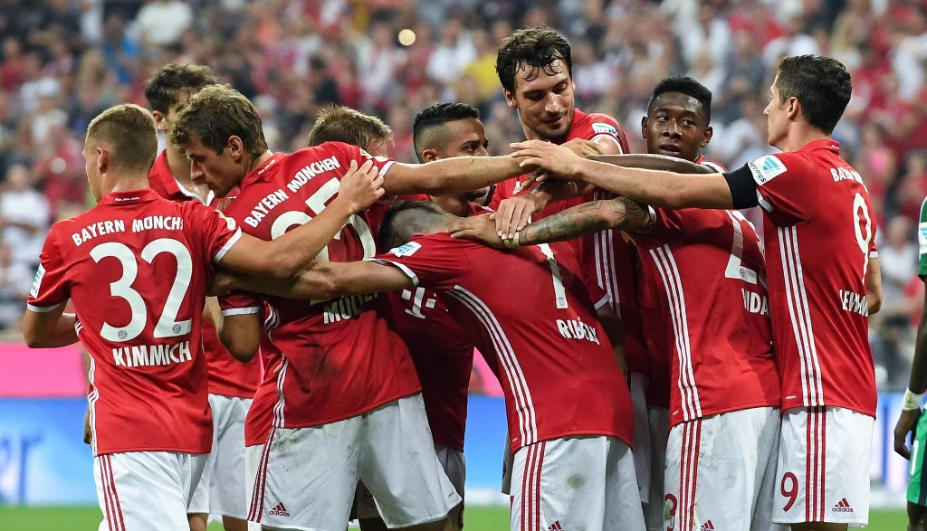 Radość piłkarzy Bayernu Radość piłkarzy Bayernu