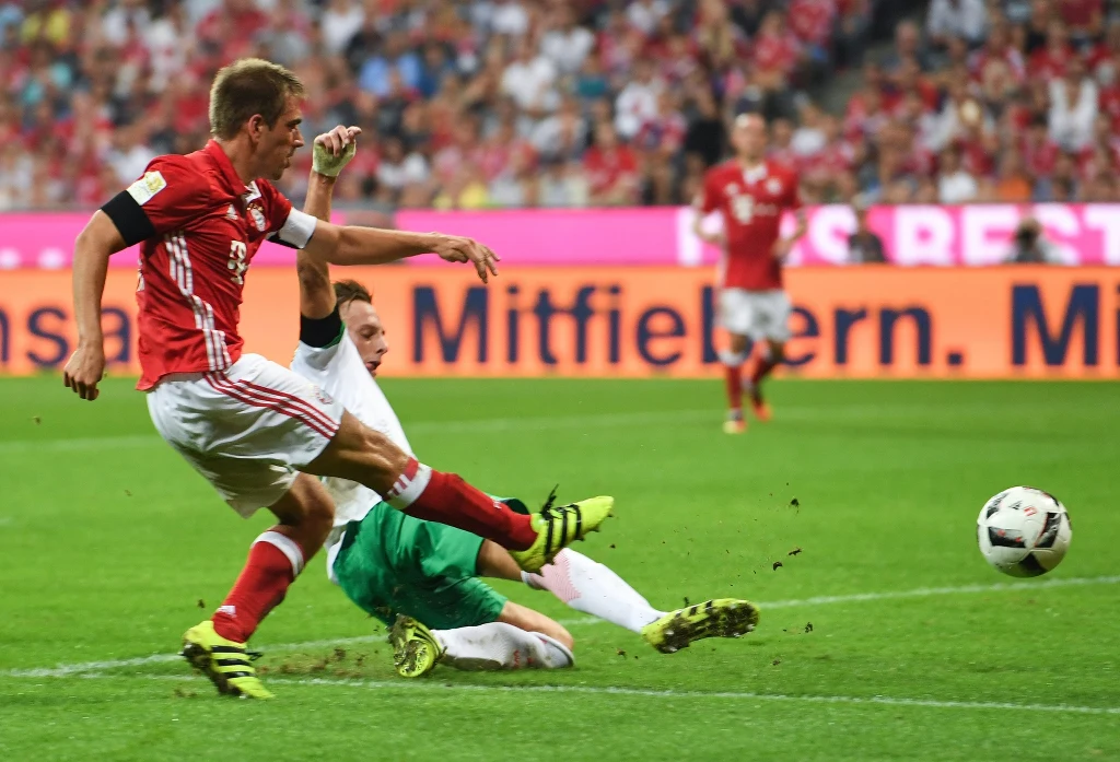 Philipp Lahm strzela gola na 4-0 Philipp Lahm strzela gola na 4-0