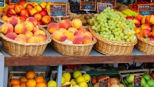 Te owoce są najbardziej zanieczyszczone. Nie wystarczy, że opłuczesz je pod wodą
