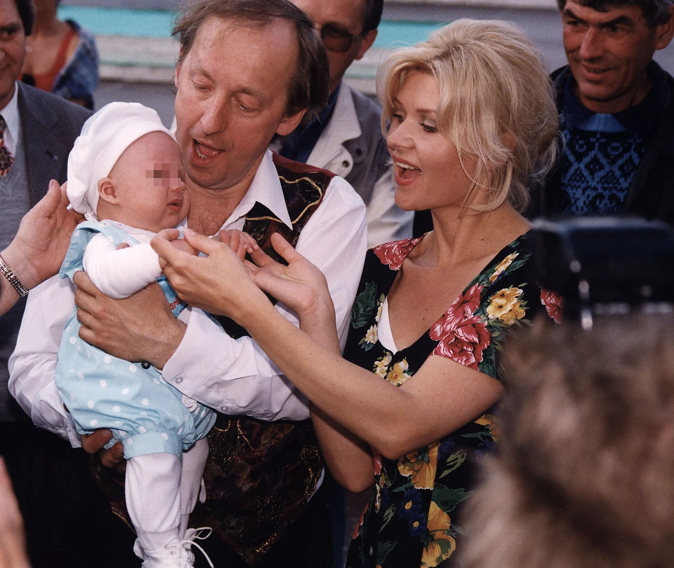 Rosiewicz z żoną i dzieckiem (1998 r.) Rosiewicz z żoną i dzieckiem (1998 r.)